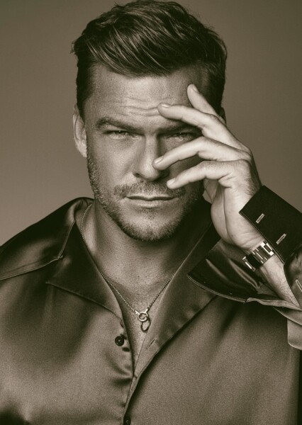 Alan Ritchson photo