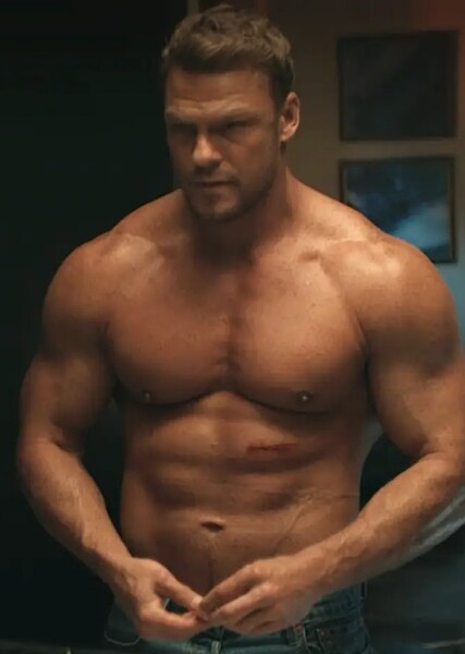 Alan Ritchson photo