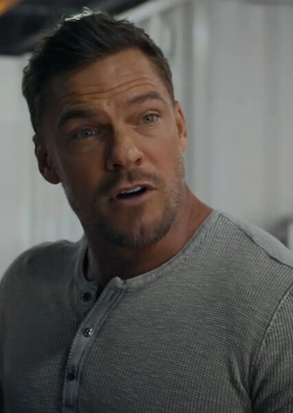 Alan Ritchson photo