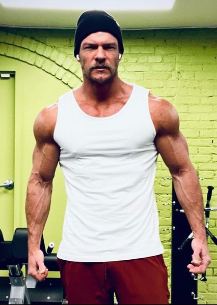 Alan Ritchson photo