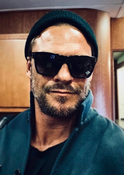 Alan Ritchson photo