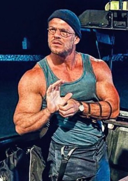 Alan Ritchson photo