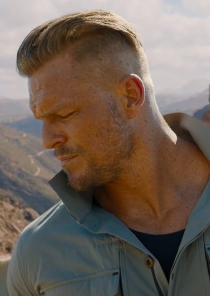 Alan Ritchson photo