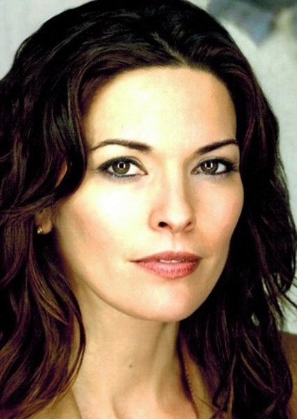 Alana de la Garza photo