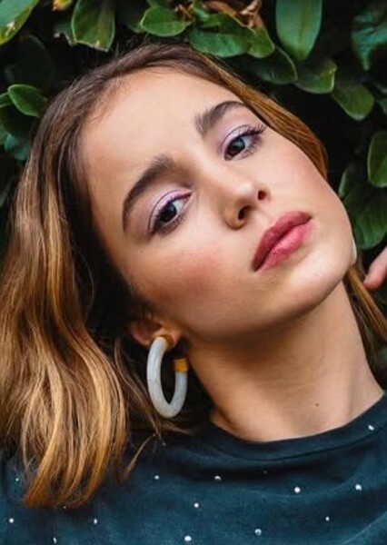 Alba Baptista photo