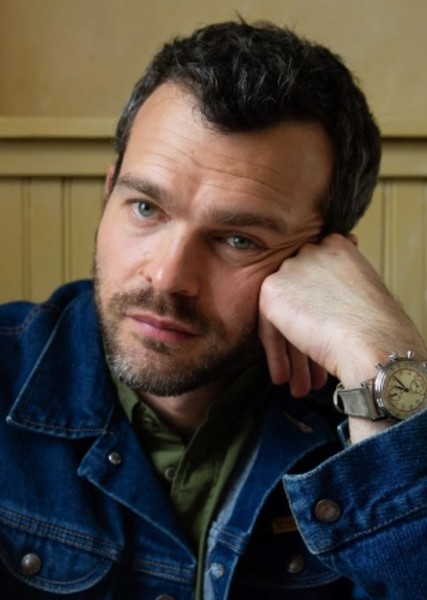 Alden Ehrenreich photo