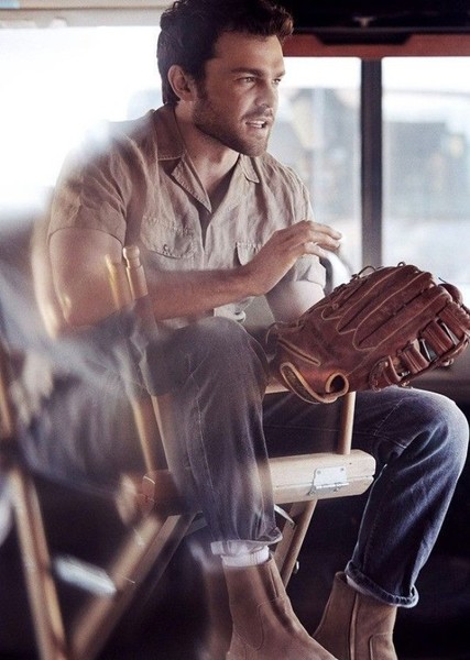Alden Ehrenreich photo