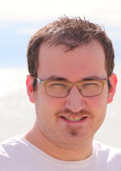 Alec L;eos photo