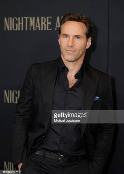 Alessandro Nivola photo
