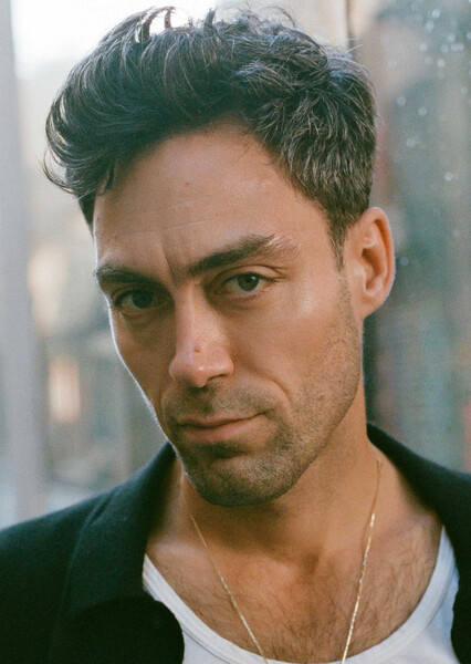 Alex Hassell photo