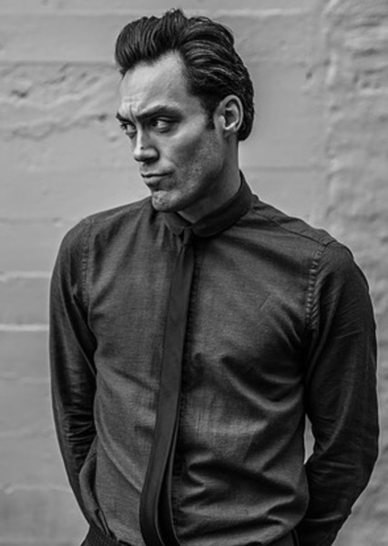 Alex Hassell photo