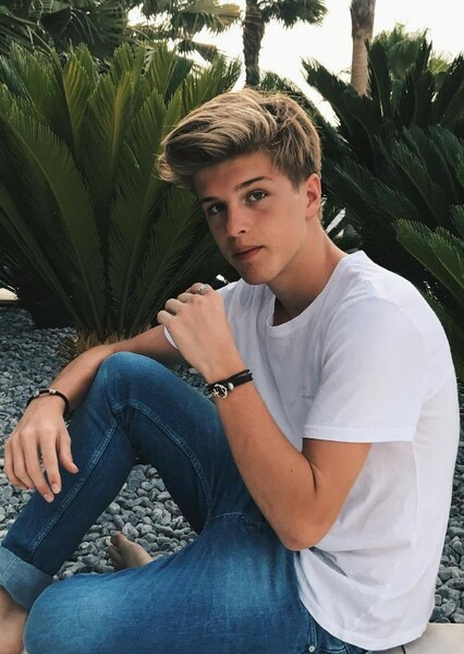 Alex Lange photo
