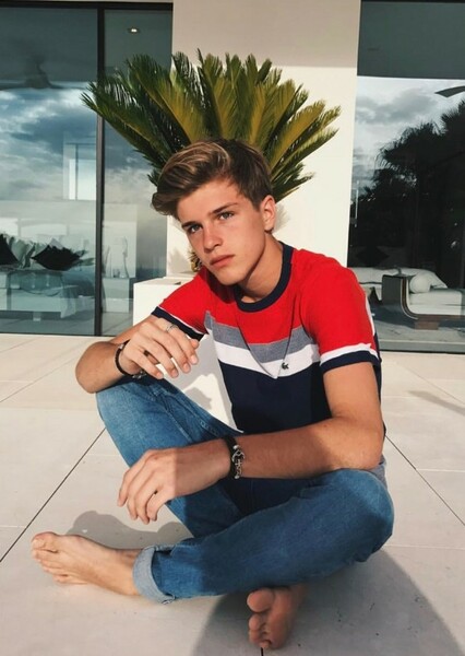 Alex Lange photo