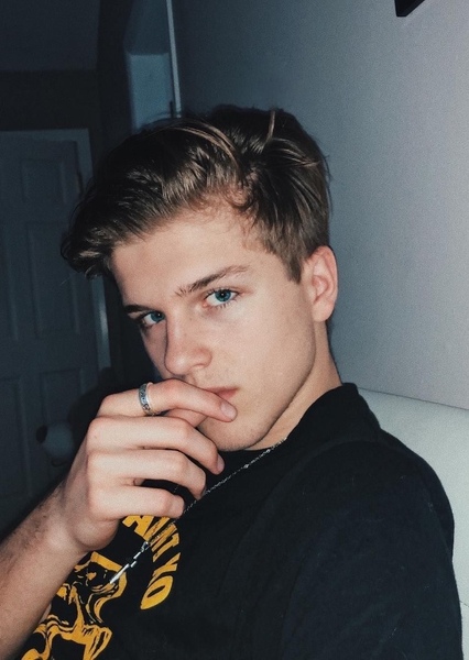 Alex Lange photo