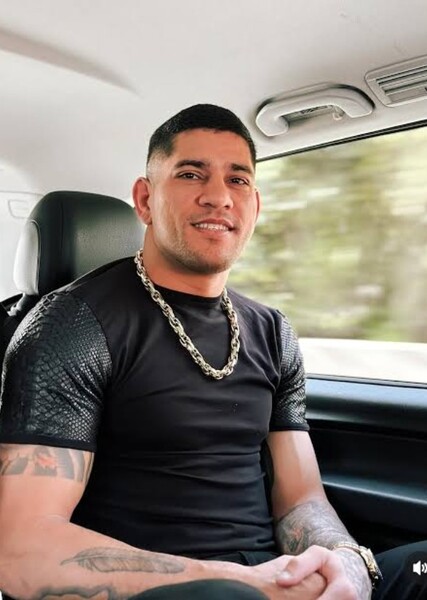 Alex Pereira photo