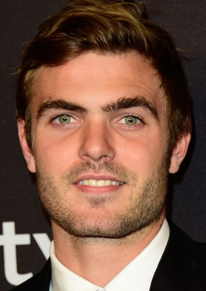 Alex Roe photo