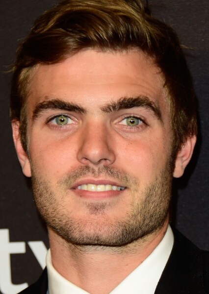 Alex Roe photo
