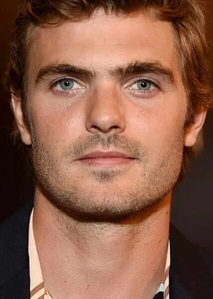 Alex Roe photo