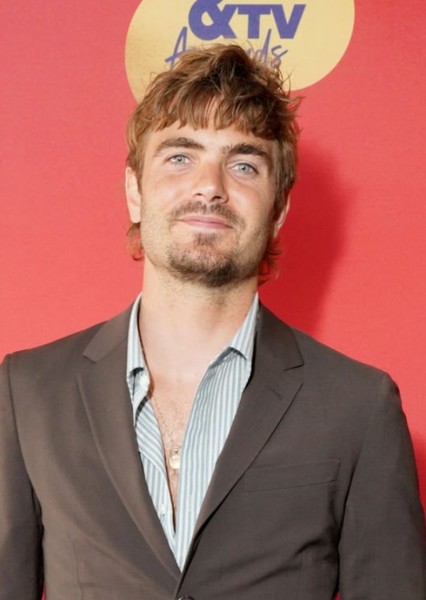 Alex Roe photo