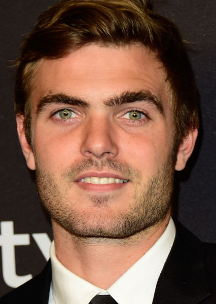 Alex Roe photo