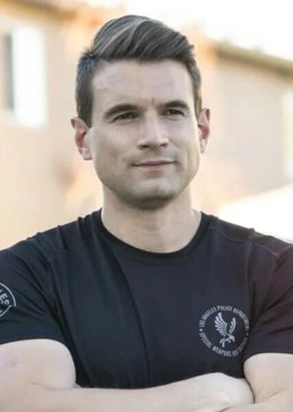 Alex Russell photo