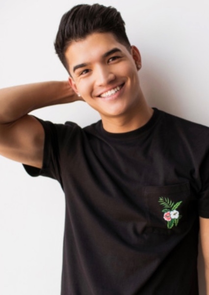 Alex Wassabi photo