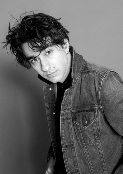 Alex Wolff photo