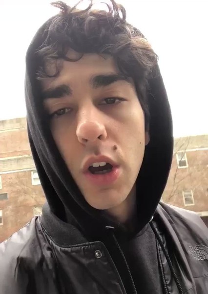 Alex Wolff photo