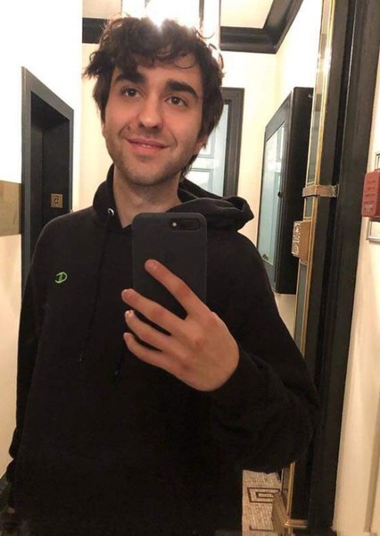 Alex Wolff photo