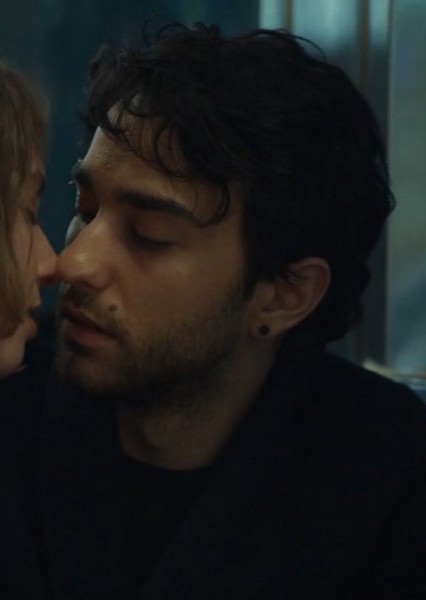 Alex Wolff photo