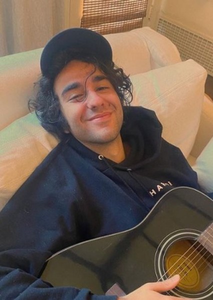 Alex Wolff photo
