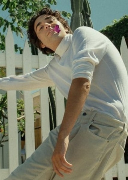 Alex Wolff photo