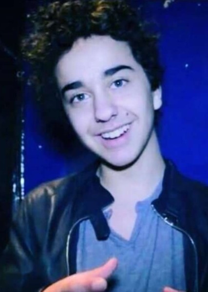 Alex Wolff photo
