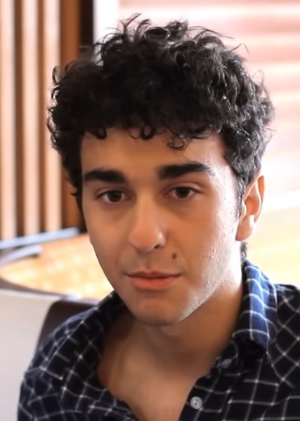 Alex Wolff photo