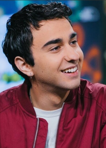 Alex Wolff photo