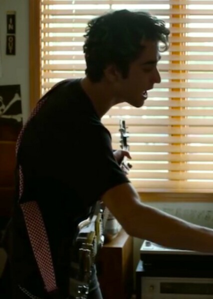 Alex Wolff photo
