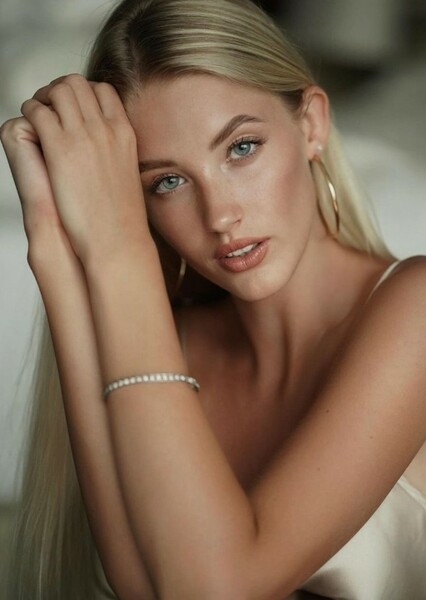 Alexa Bashan photo