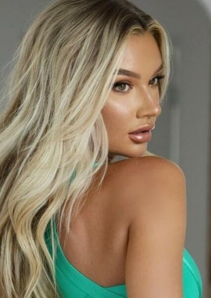 Alexa Collins photo