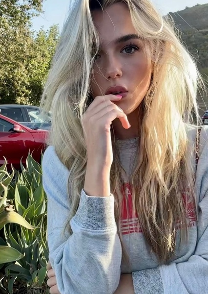 Alexa Nisenson photo