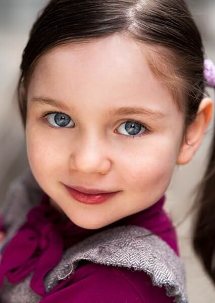Alexa Swinton photo