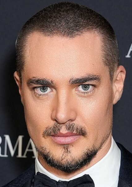 Alexander Dreymon photo