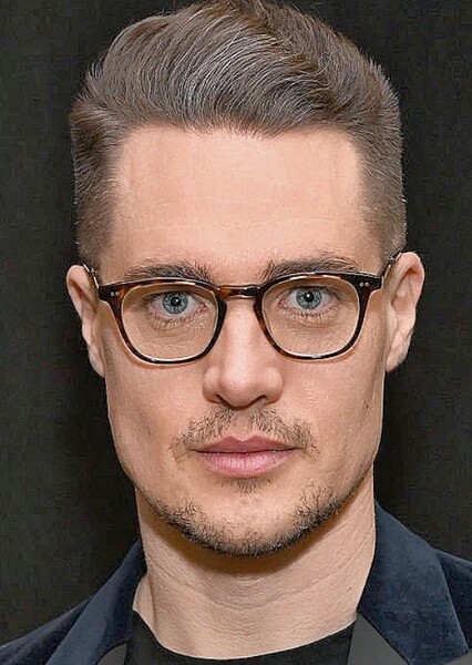 Alexander Dreymon photo