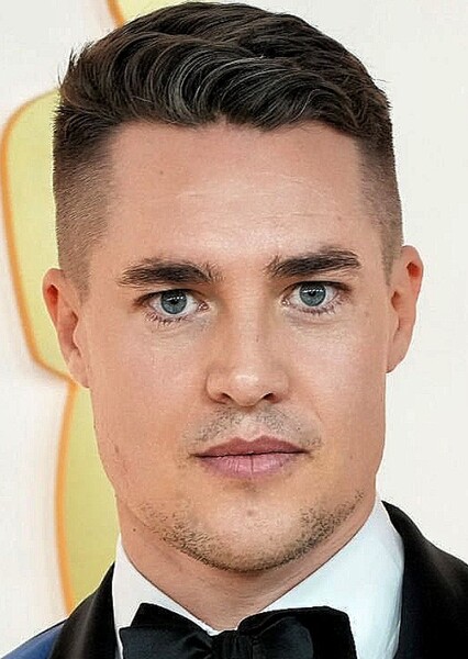 Alexander Dreymon photo