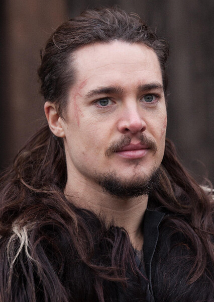 Alexander Dreymon photo