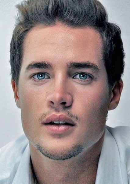 Alexander Dreymon photo