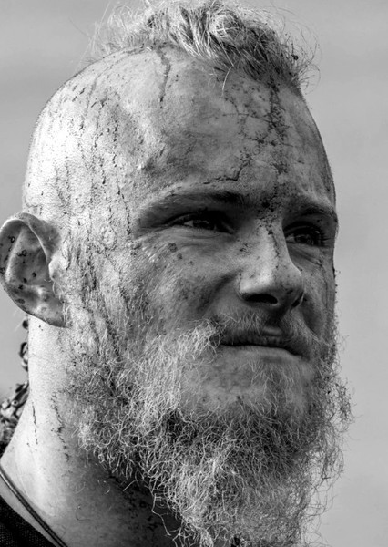 Alexander Ludwig photo