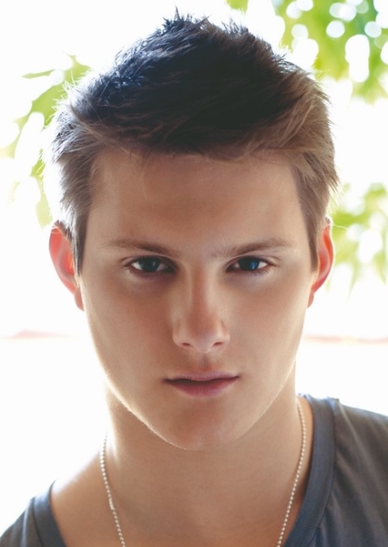 Alexander Ludwig photo