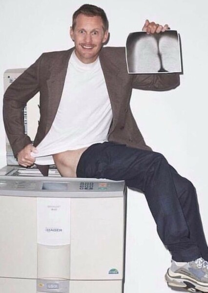 Alexander Skarsgård photo