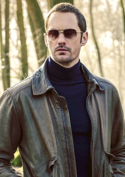 Alexander Skarsgård photo