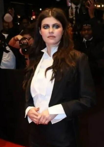 Alexandra Daddario photo
